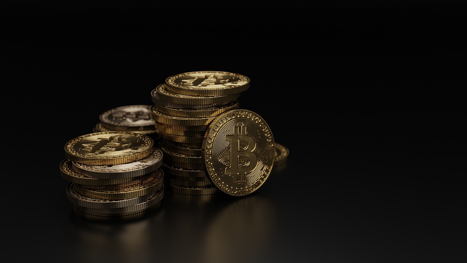 Comparing Bitcoin and Altcoins: Which is the Better Investment?